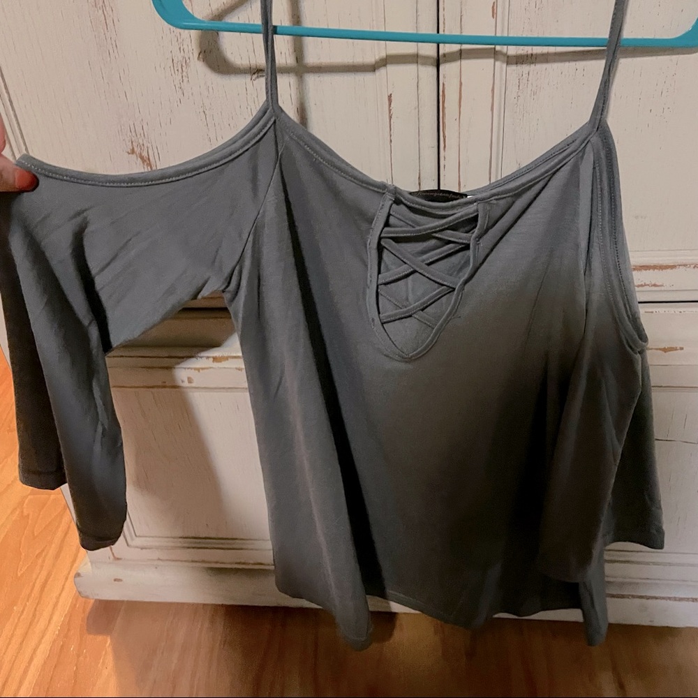 Grey NWOT long sleeve key hole shoulder